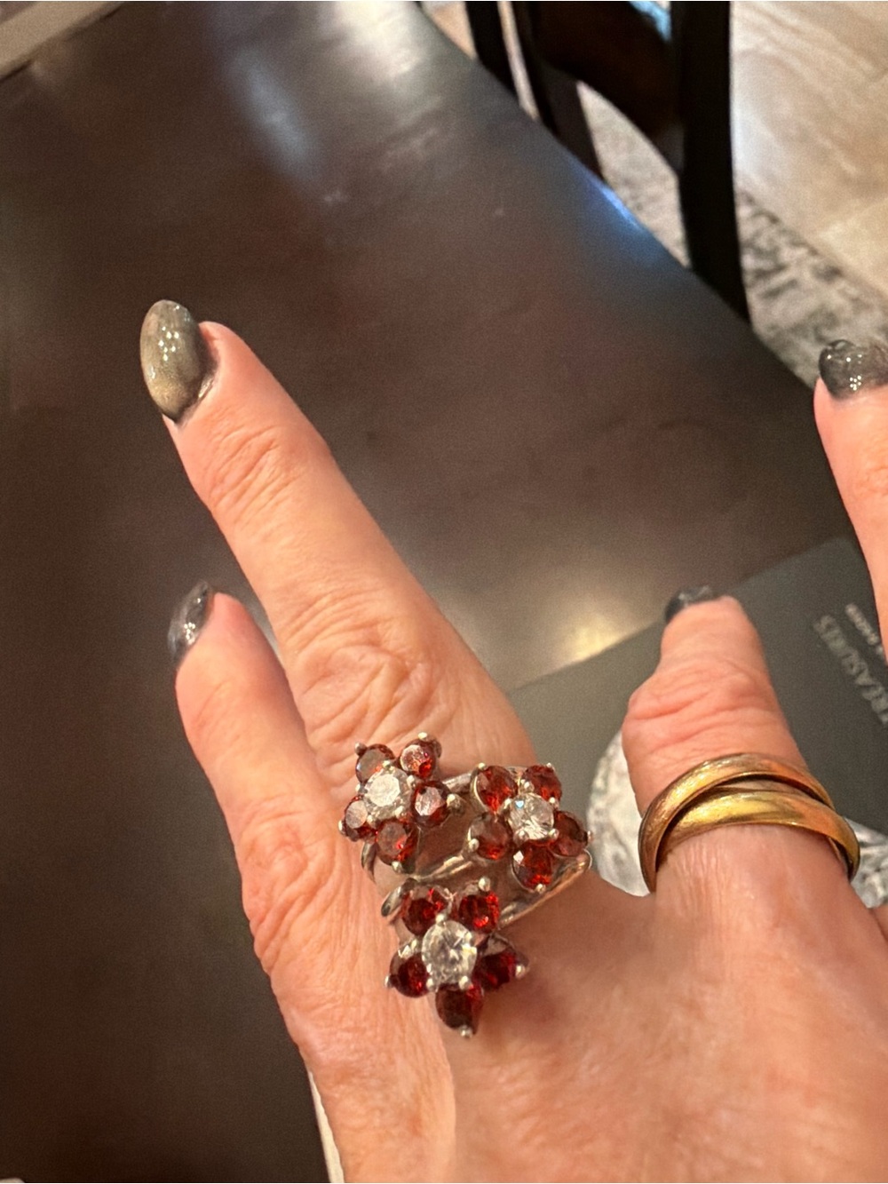 Sparkling Red Garnet and Moissanite floral cluster ring in 18kt white gold . - Picture 2 of 3